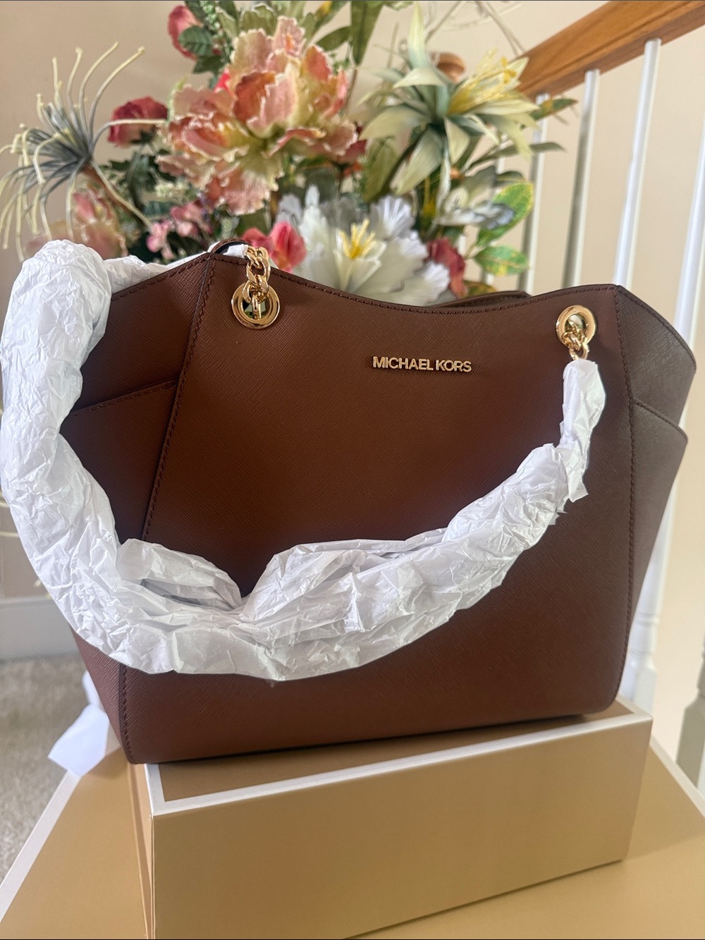 Michael Kors Jet Set Travel Shouder Tote Large 
Gold Chains 11x10